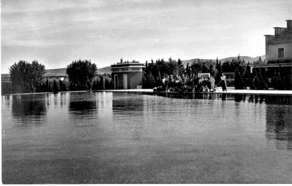 TABIA 1950 PISCINE VAUGOYEAU.JPG